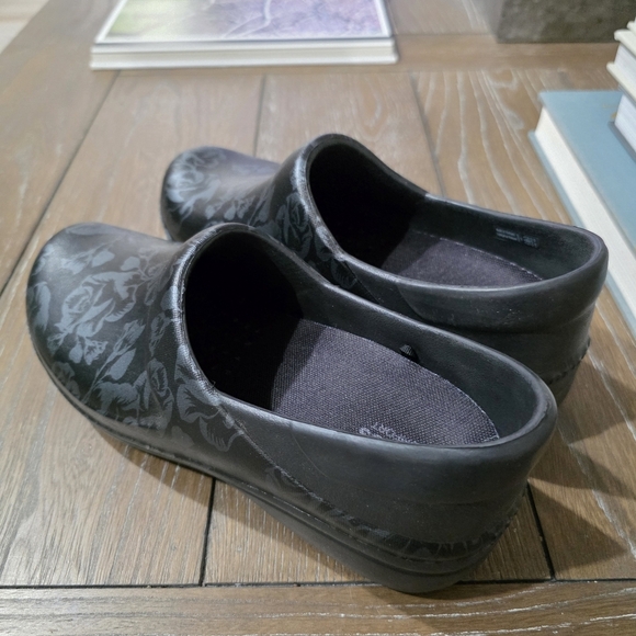 Crocs Neria Pro II Work Clog, Women's Size 9 - Picture 2 of 9